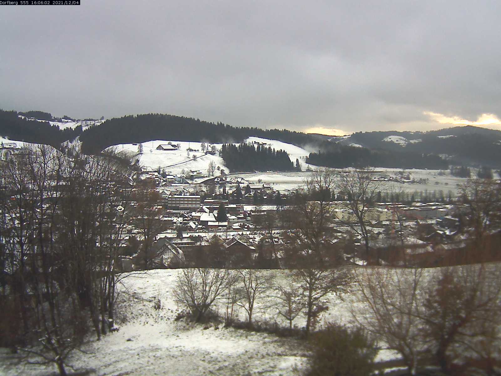 Webcam-Bild: Aussicht vom Dorfberg in Langnau 20211204-160601