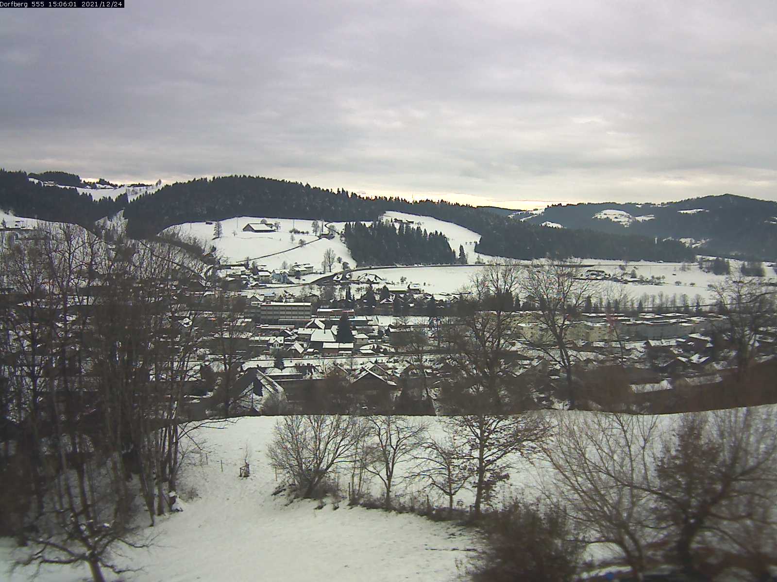 Webcam-Bild: Aussicht vom Dorfberg in Langnau 20211224-150601