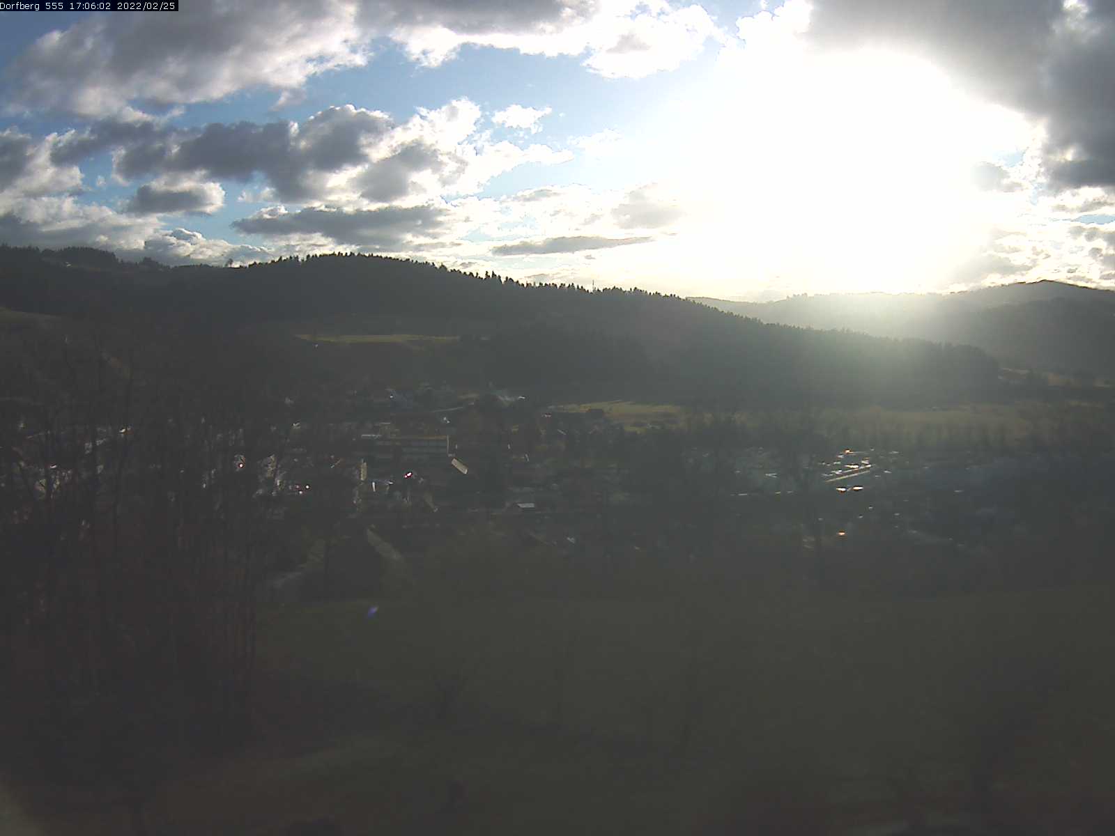 Webcam-Bild: Aussicht vom Dorfberg in Langnau 20220225-170601