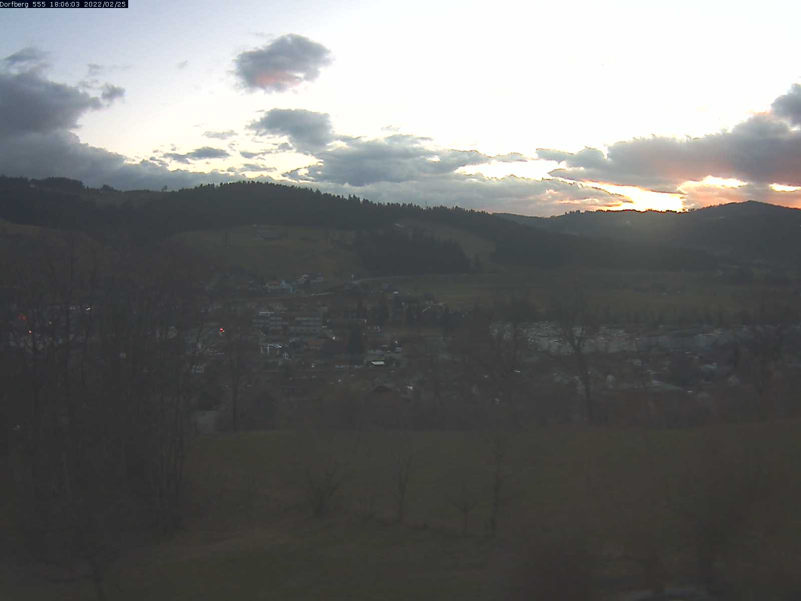 Webcam-Bild: Aussicht vom Dorfberg in Langnau 20220225-180601