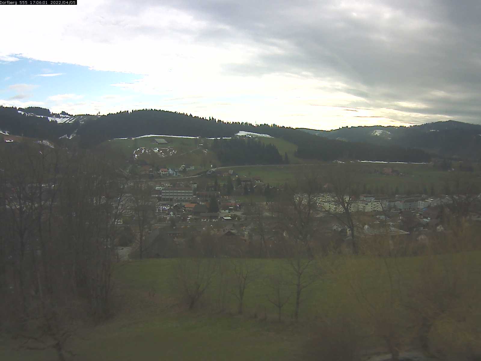 Webcam-Bild: Aussicht vom Dorfberg in Langnau 20220405-170601