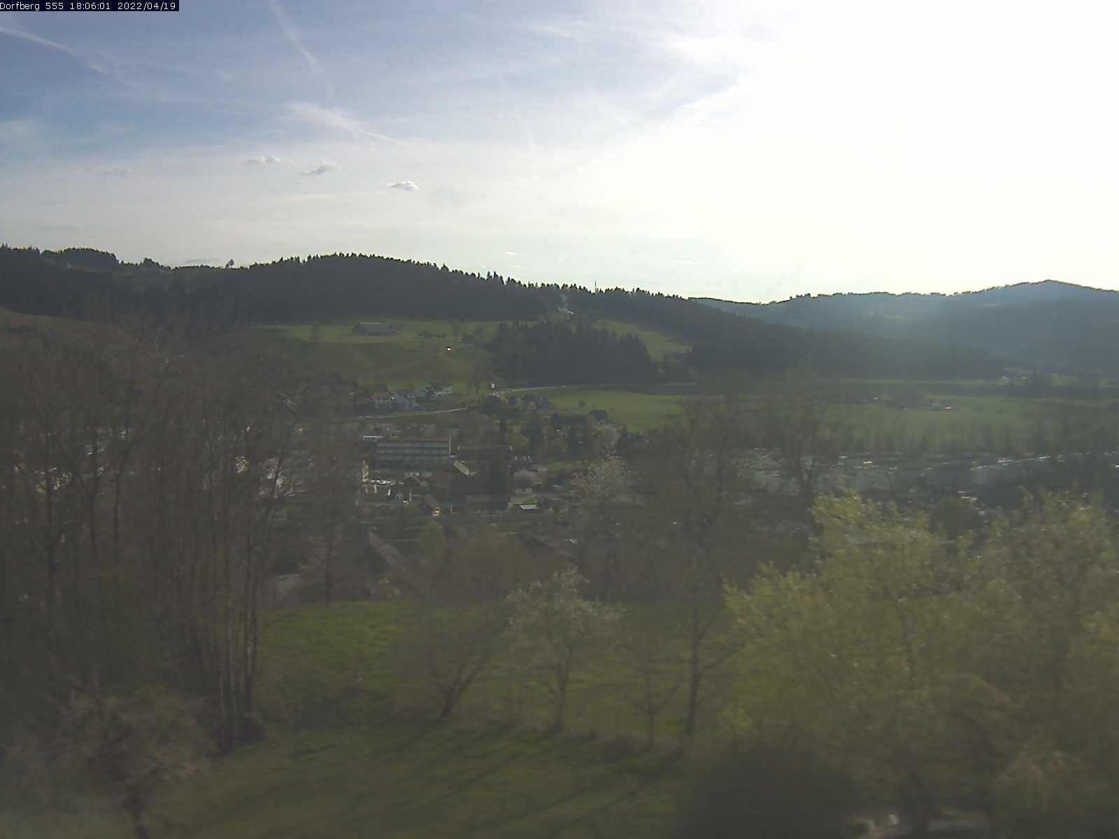 Webcam-Bild: Aussicht vom Dorfberg in Langnau 20220419-180601