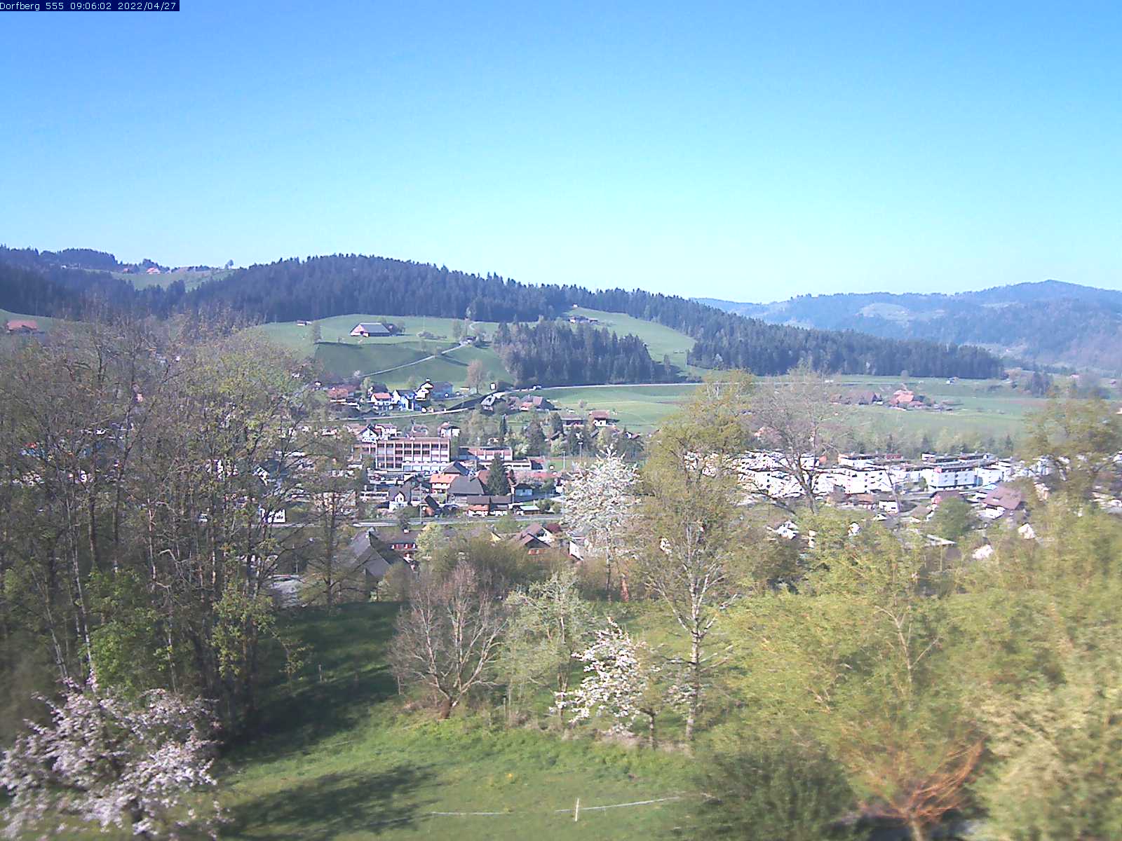 Webcam-Bild: Aussicht vom Dorfberg in Langnau 20220427-090601