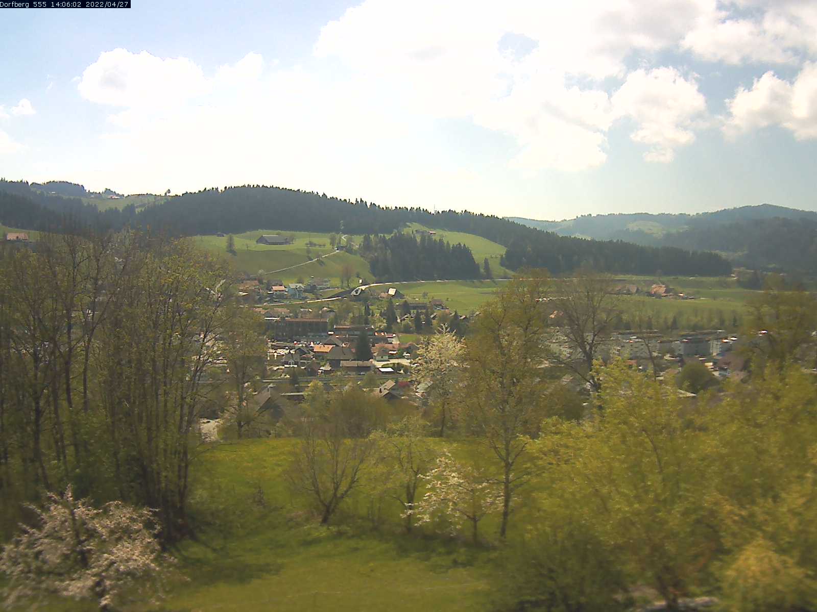 Webcam-Bild: Aussicht vom Dorfberg in Langnau 20220427-140601