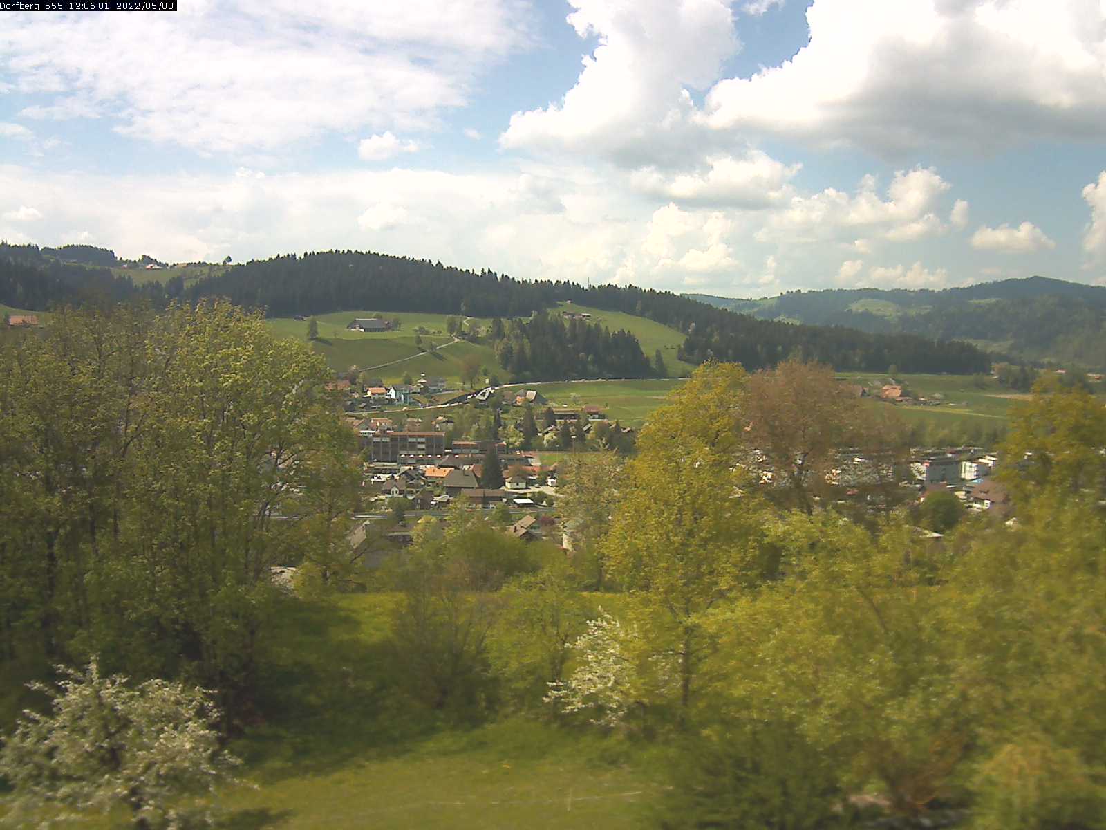 Webcam-Bild: Aussicht vom Dorfberg in Langnau 20220503-120601