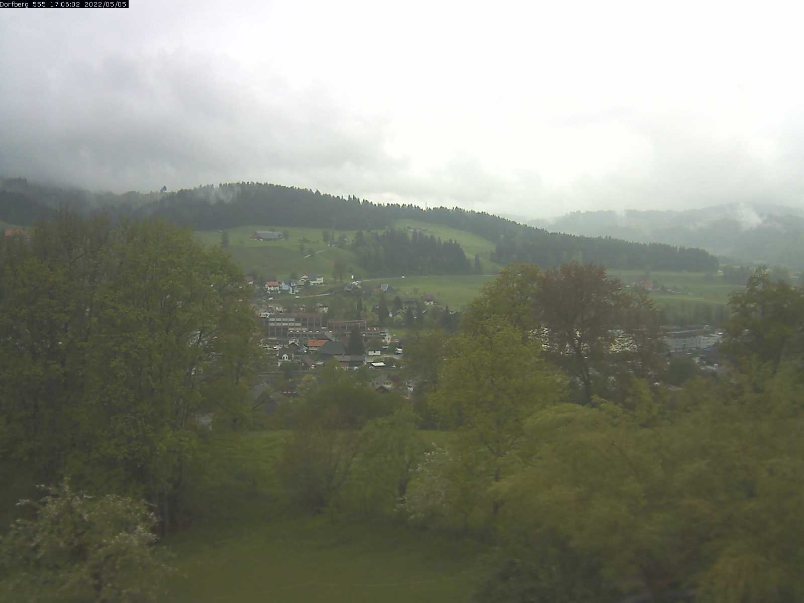 Webcam-Bild: Aussicht vom Dorfberg in Langnau 20220505-170601