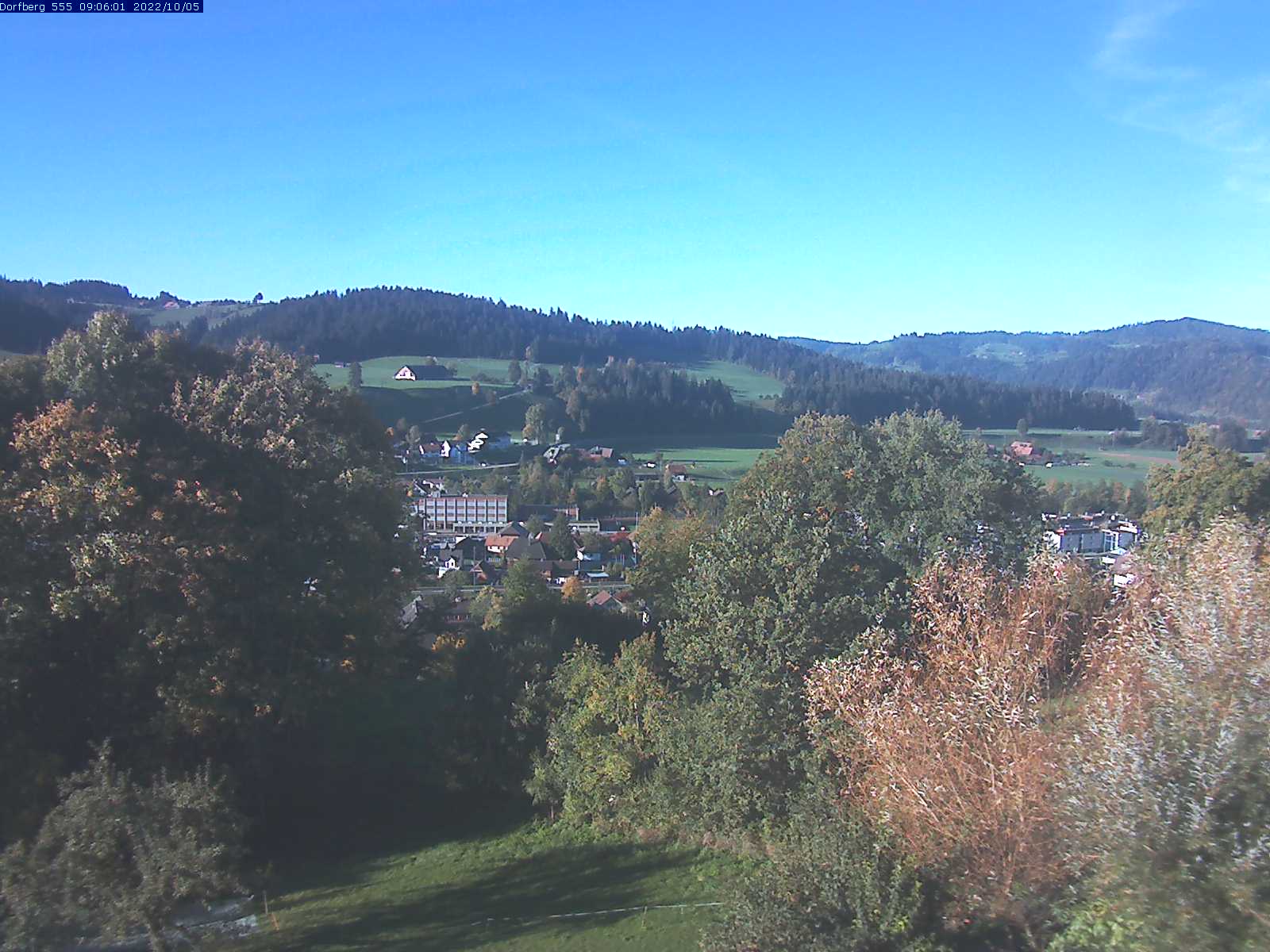 Webcam-Bild: Aussicht vom Dorfberg in Langnau 20221005-090601