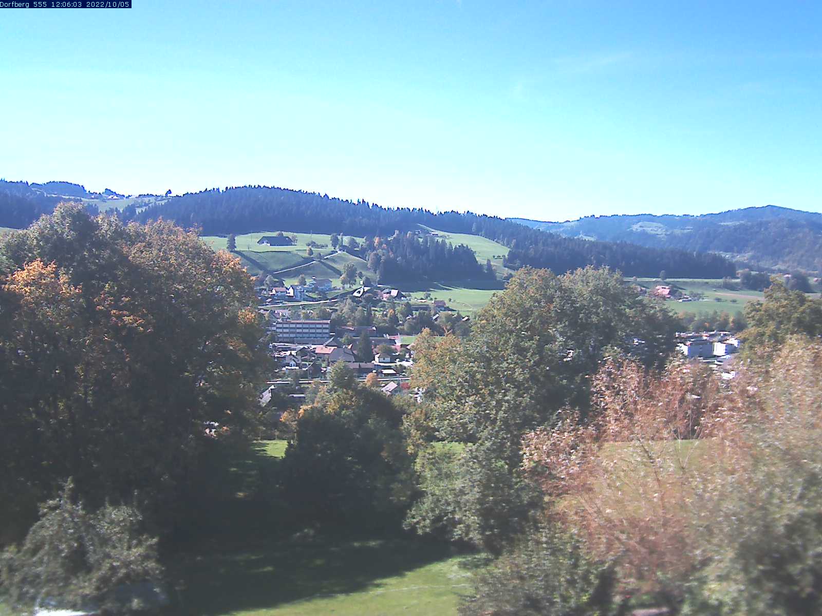 Webcam-Bild: Aussicht vom Dorfberg in Langnau 20221005-120601