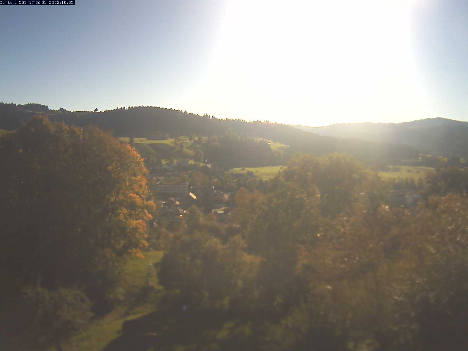 Webcam-Bild: Aussicht vom Dorfberg in Langnau 20221005-170601