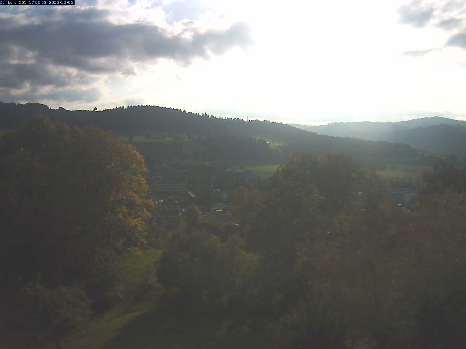 Webcam-Bild: Aussicht vom Dorfberg in Langnau 20221006-170601