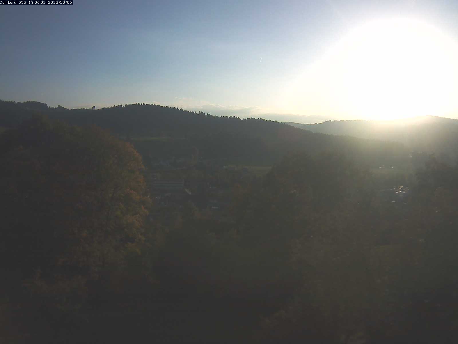 Webcam-Bild: Aussicht vom Dorfberg in Langnau 20221006-180601