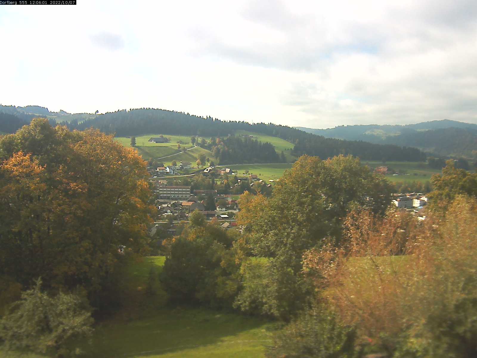 Webcam-Bild: Aussicht vom Dorfberg in Langnau 20221007-120601