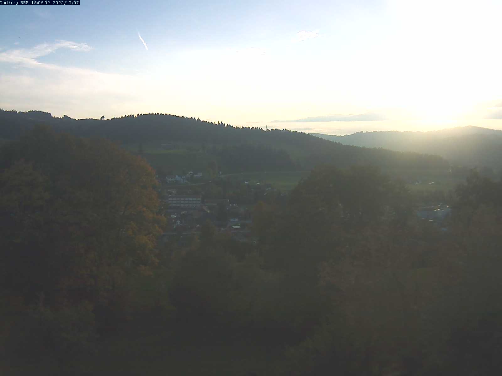 Webcam-Bild: Aussicht vom Dorfberg in Langnau 20221007-180601