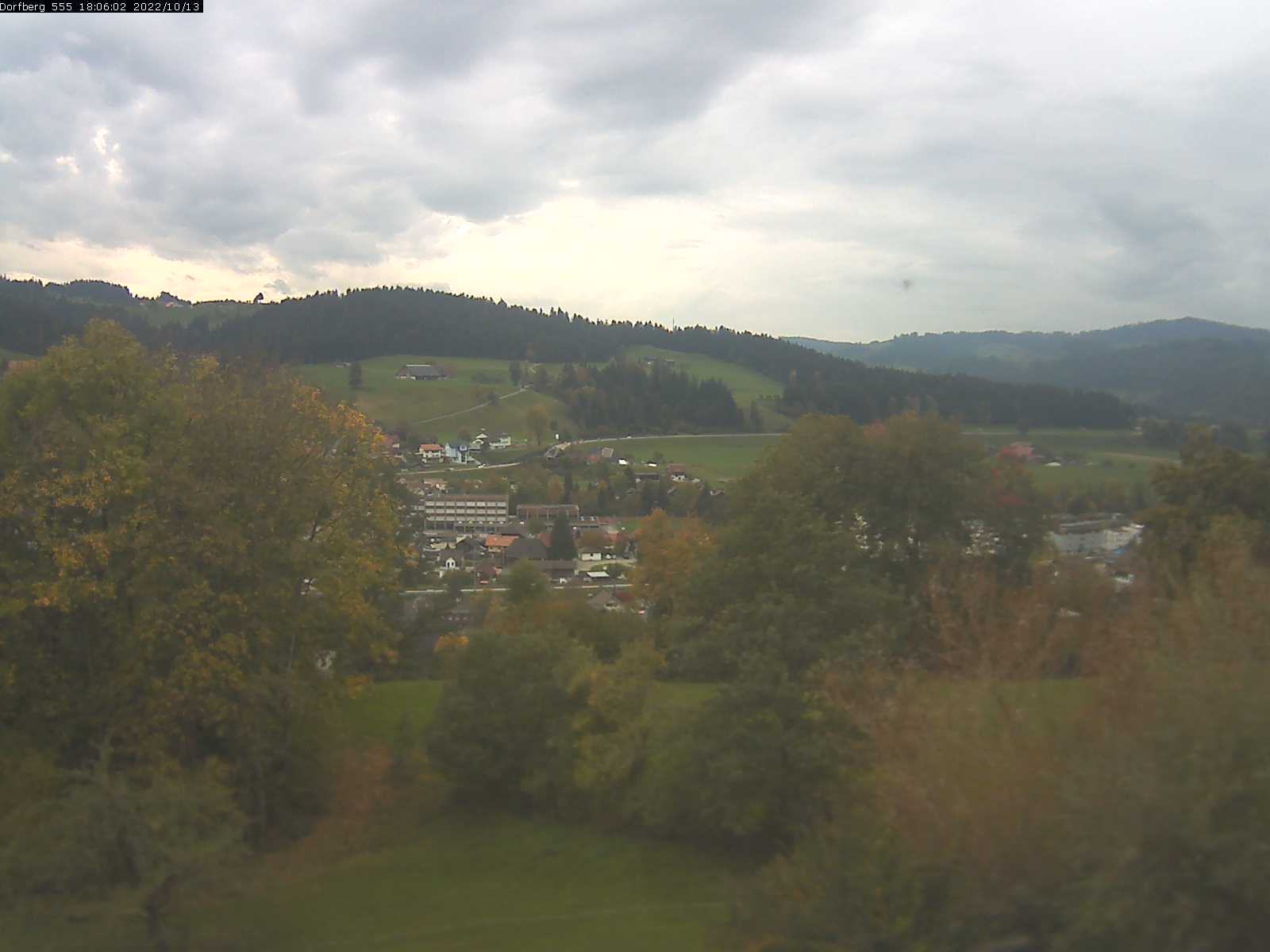 Webcam-Bild: Aussicht vom Dorfberg in Langnau 20221013-180601