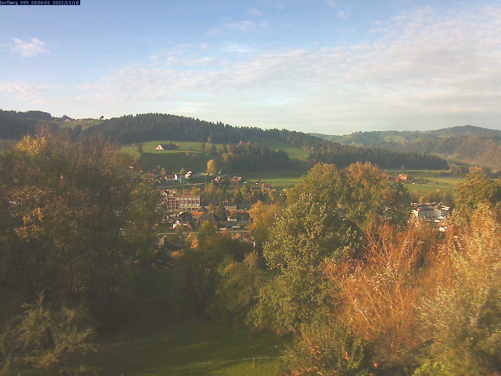 Webcam-Bild: Aussicht vom Dorfberg in Langnau 20221018-090601