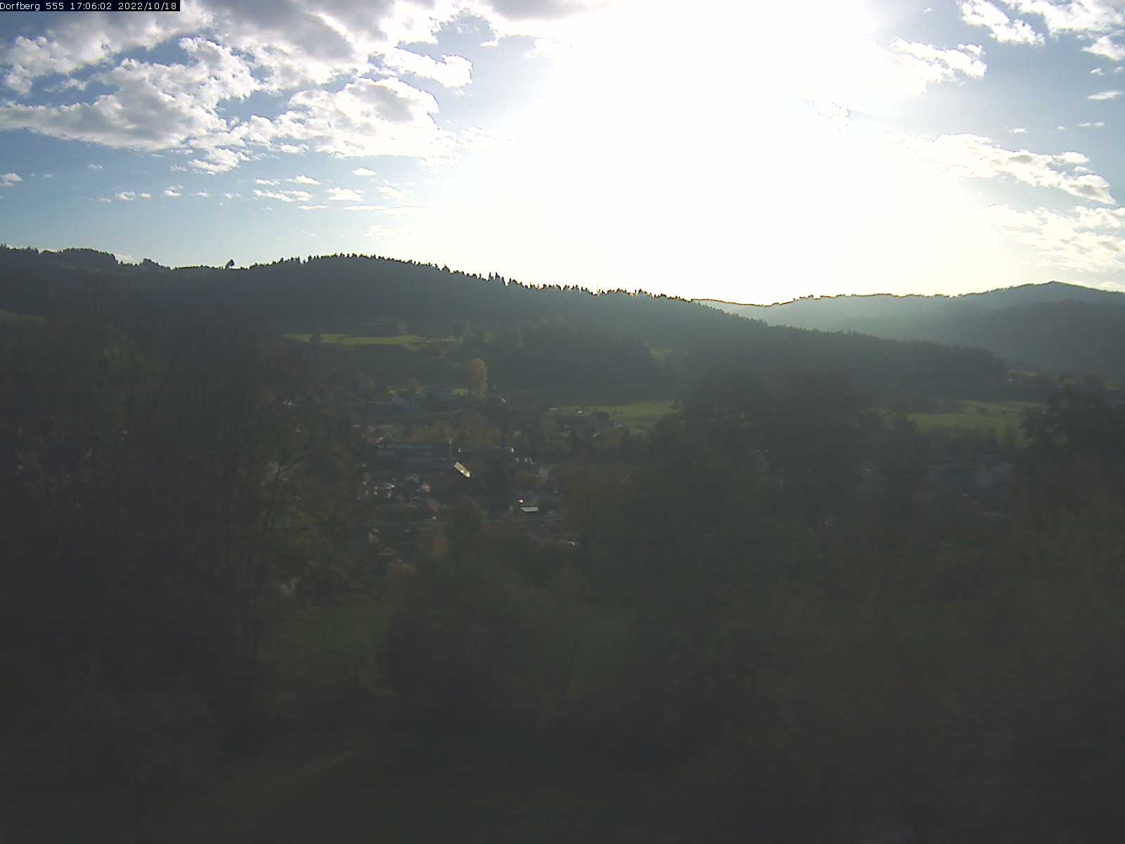 Webcam-Bild: Aussicht vom Dorfberg in Langnau 20221018-170601