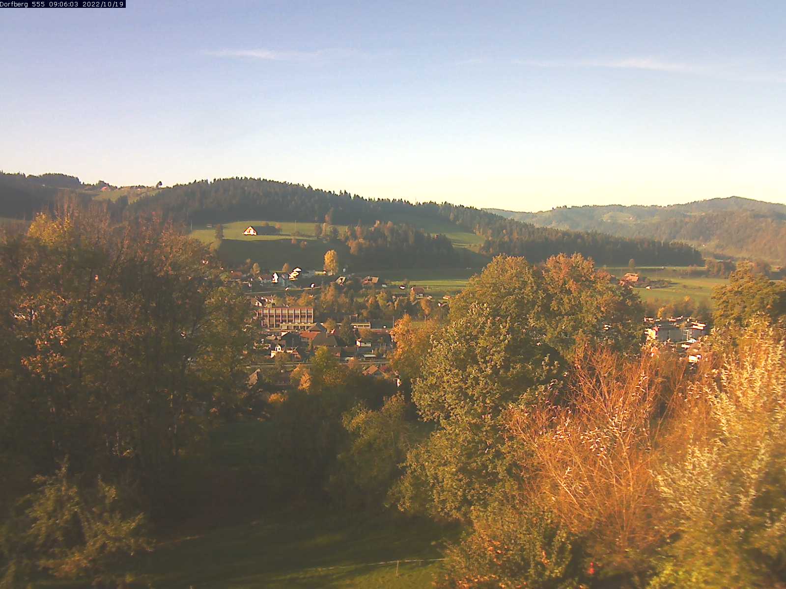 Webcam-Bild: Aussicht vom Dorfberg in Langnau 20221019-090601