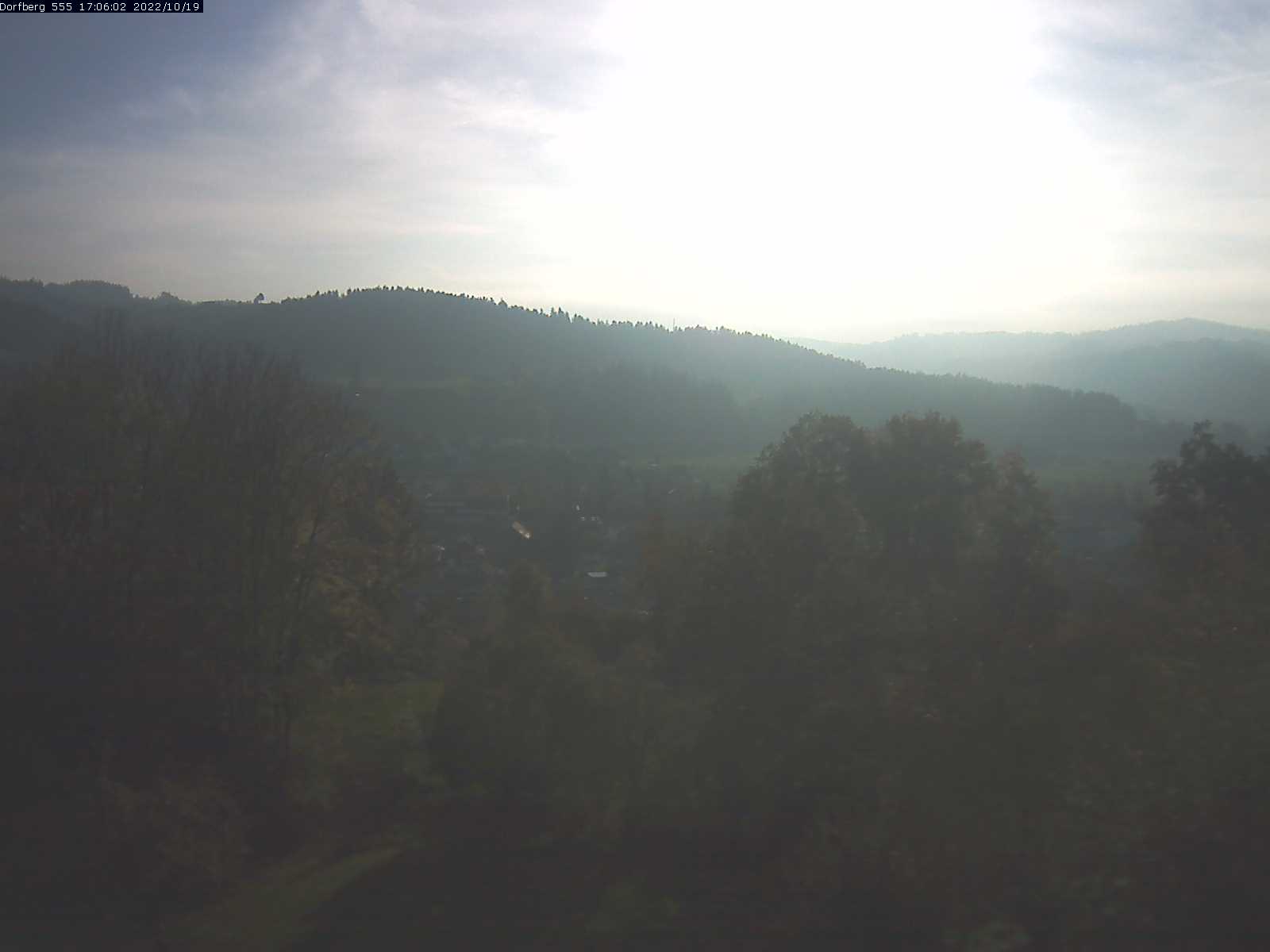 Webcam-Bild: Aussicht vom Dorfberg in Langnau 20221019-170601