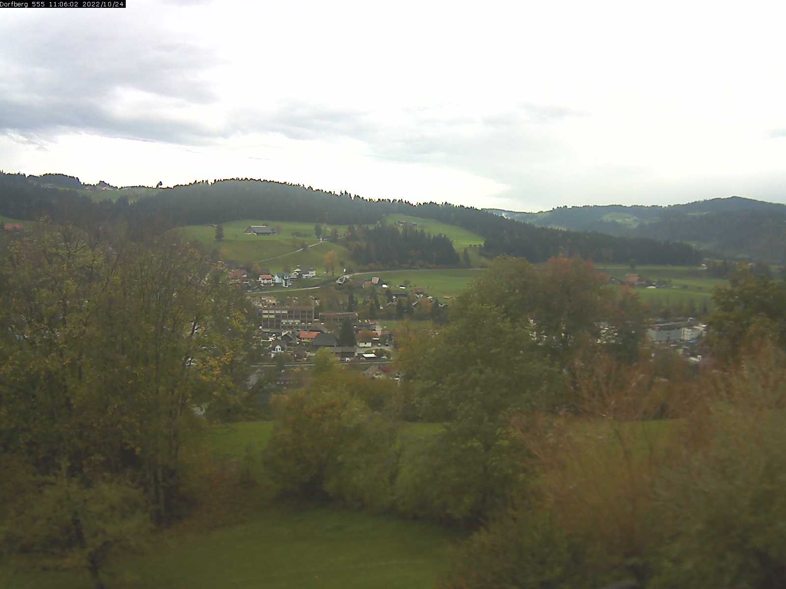Webcam-Bild: Aussicht vom Dorfberg in Langnau 20221024-110601