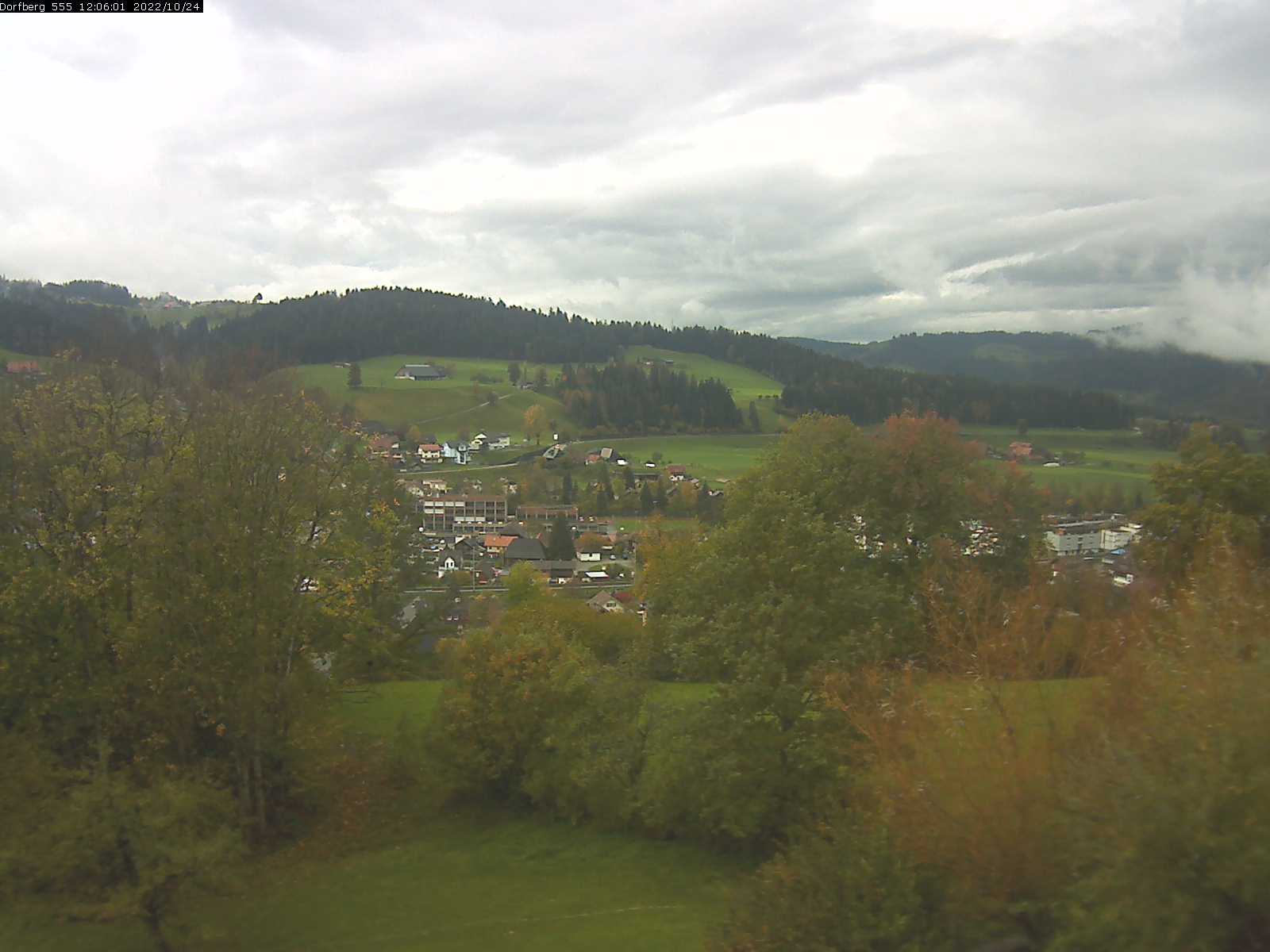 Webcam-Bild: Aussicht vom Dorfberg in Langnau 20221024-120601