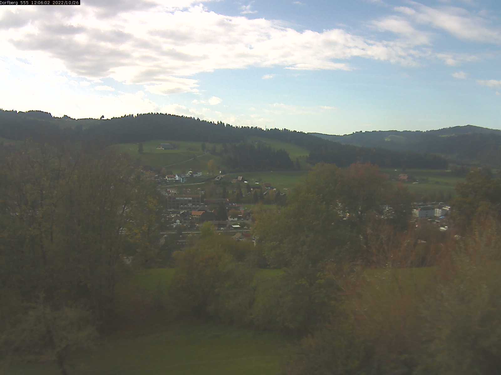 Webcam-Bild: Aussicht vom Dorfberg in Langnau 20221026-120601