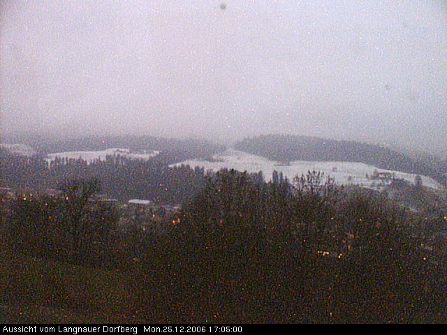 Webcam-Bild: Aussicht vom Dorfberg in Langnau 20061225-170500