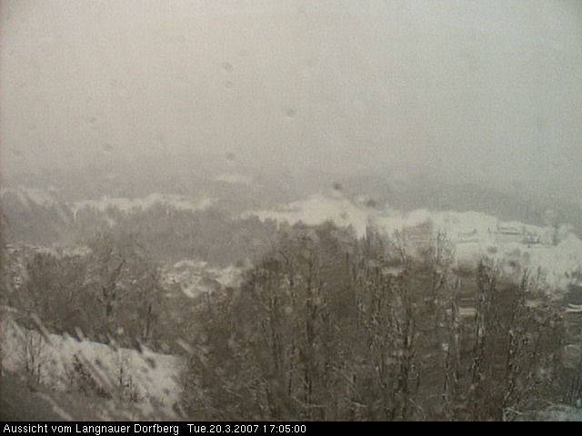 Webcam-Bild: Aussicht vom Dorfberg in Langnau 20070320-170500