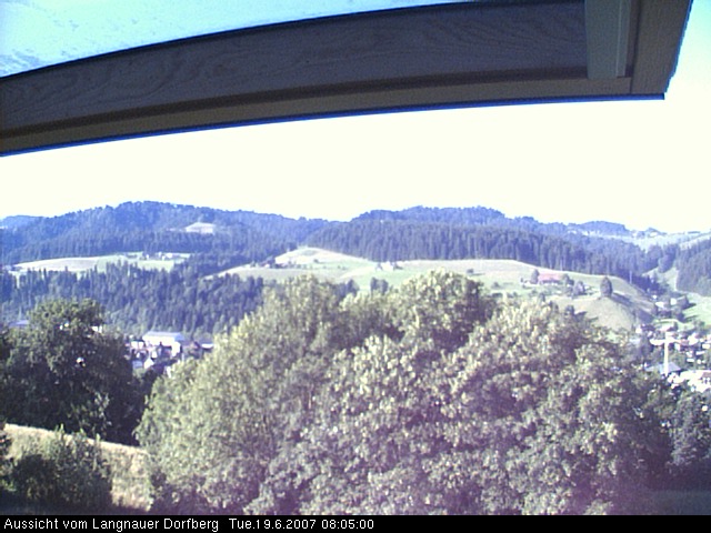 Webcam-Bild: Aussicht vom Dorfberg in Langnau 20070619-080500