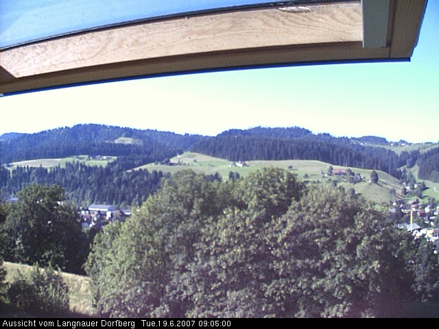 Webcam-Bild: Aussicht vom Dorfberg in Langnau 20070619-090500