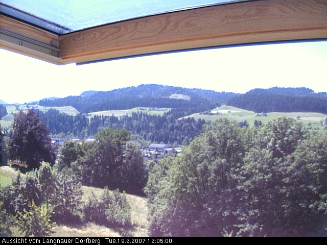 Webcam-Bild: Aussicht vom Dorfberg in Langnau 20070619-120500