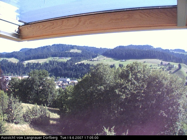 Webcam-Bild: Aussicht vom Dorfberg in Langnau 20070619-170500