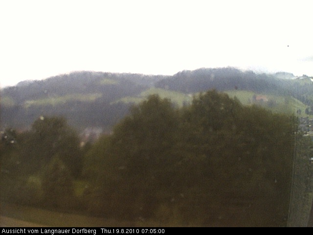 Webcam-Bild: Aussicht vom Dorfberg in Langnau 20100819-070500