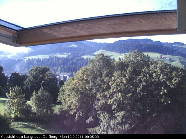 Webcam-Bild: Aussicht vom Dorfberg in Langnau 20110912-090500