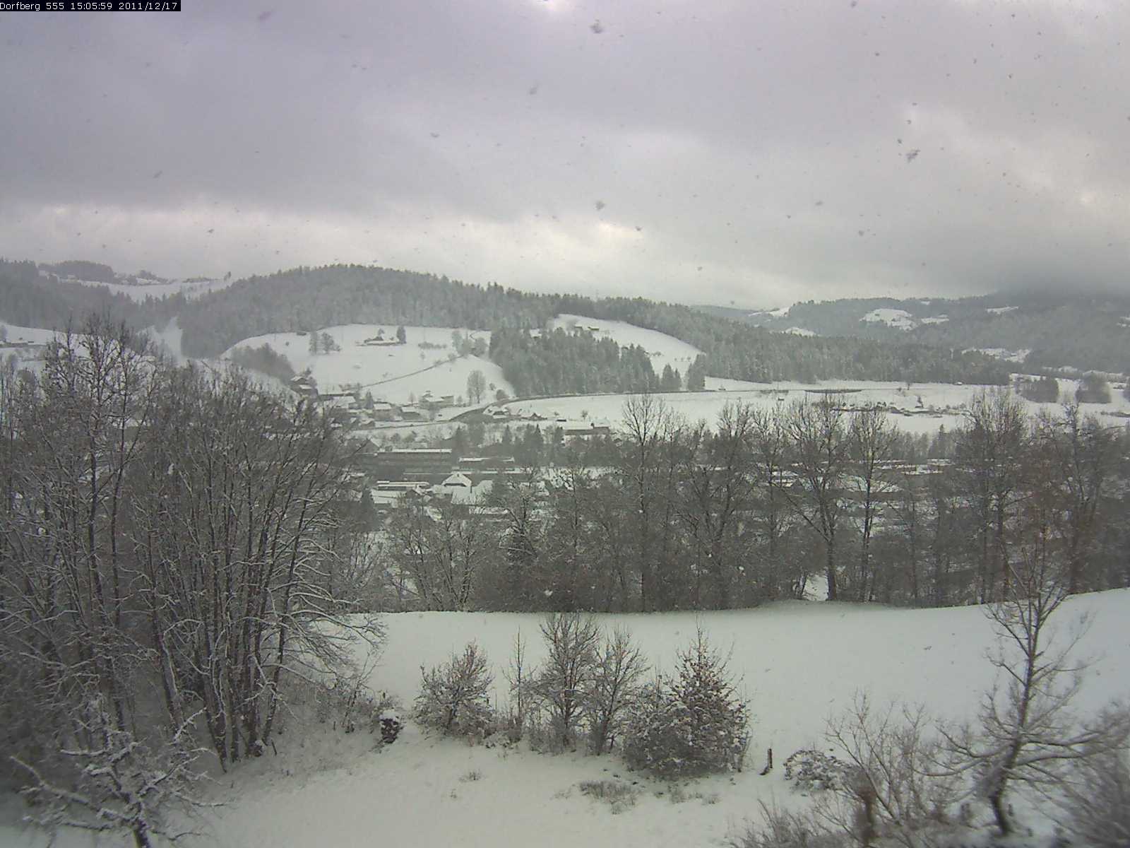 Webcam-Bild: Aussicht vom Dorfberg in Langnau 20111217-150600