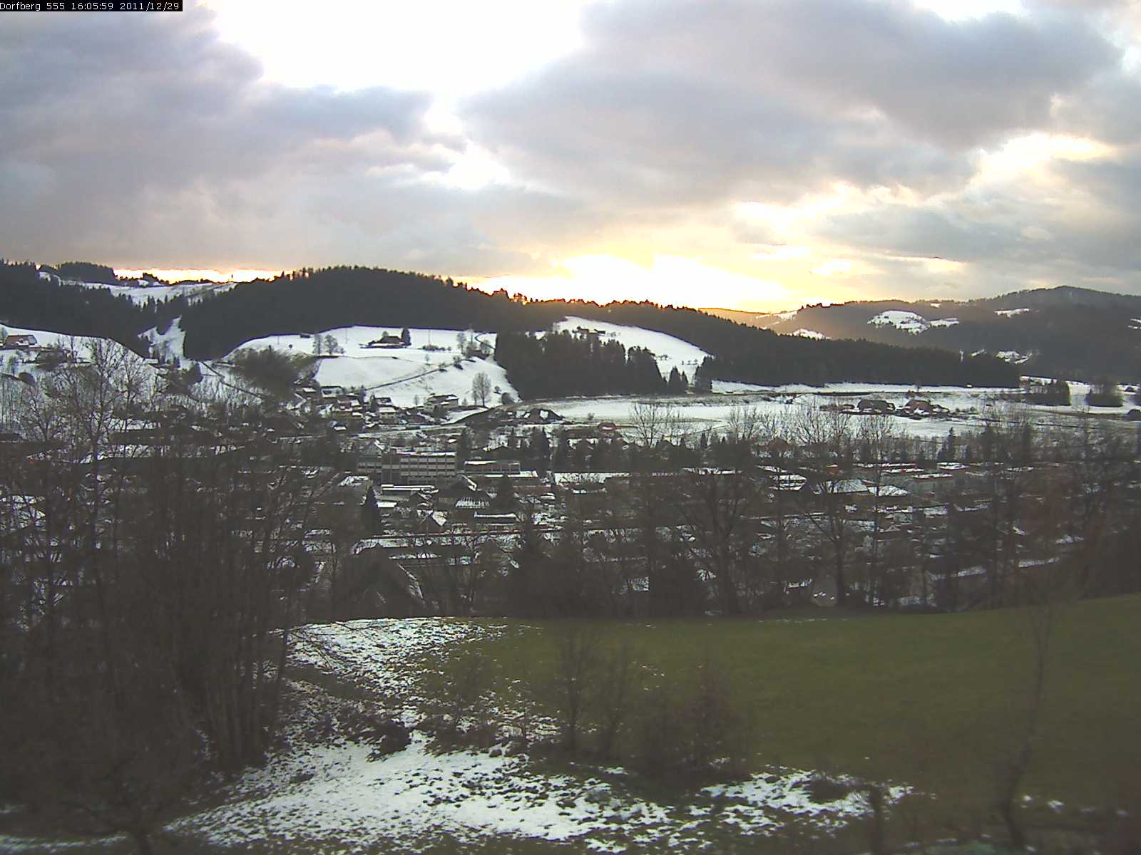 Webcam-Bild: Aussicht vom Dorfberg in Langnau 20111229-160600