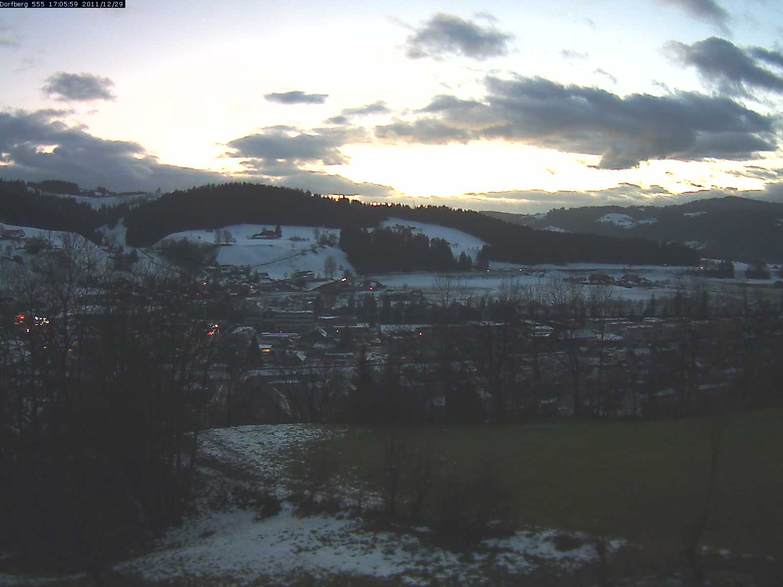Webcam-Bild: Aussicht vom Dorfberg in Langnau 20111229-170600