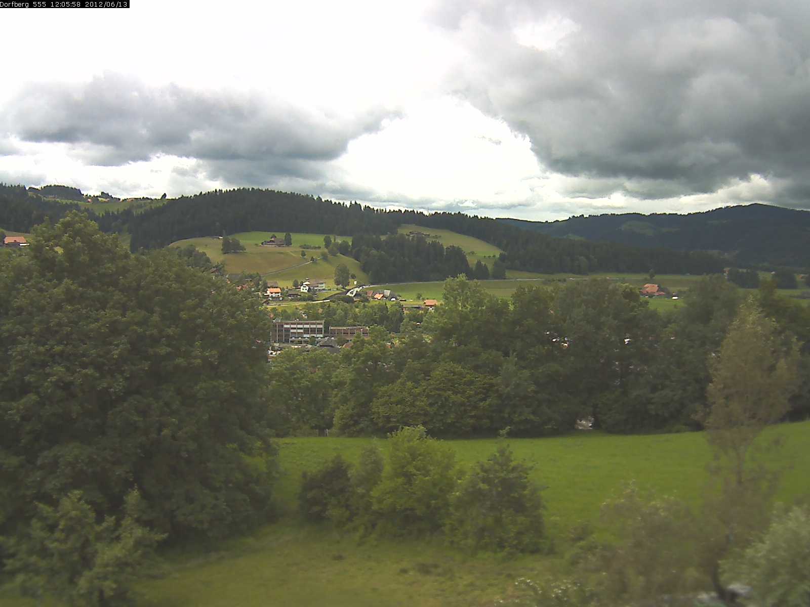 Webcam-Bild: Aussicht vom Dorfberg in Langnau 20120613-120600
