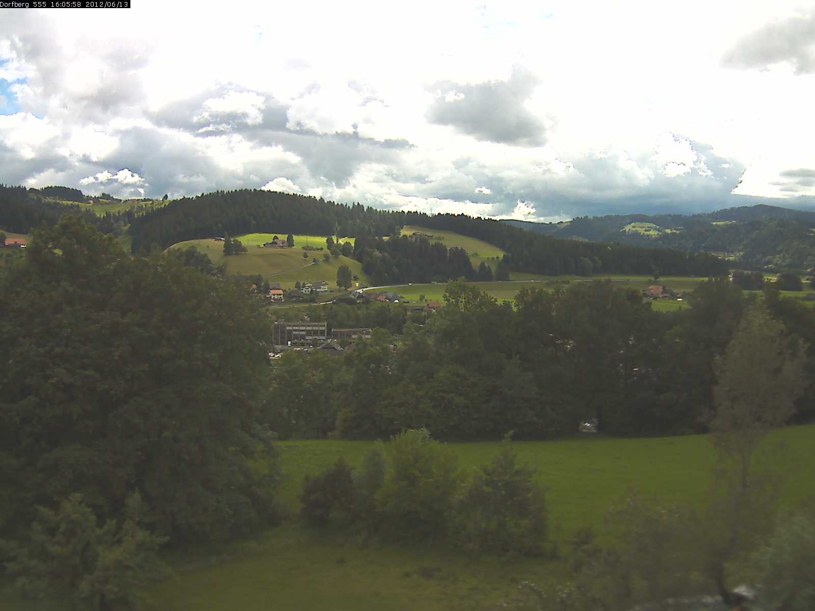 Webcam-Bild: Aussicht vom Dorfberg in Langnau 20120613-160600