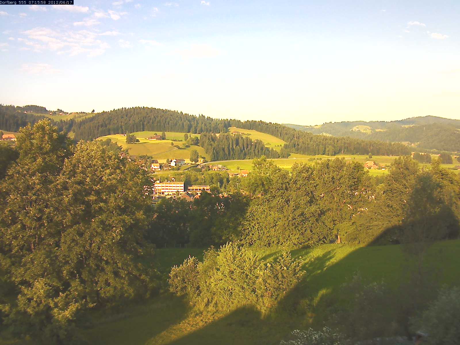 Webcam-Bild: Aussicht vom Dorfberg in Langnau 20120617-071600