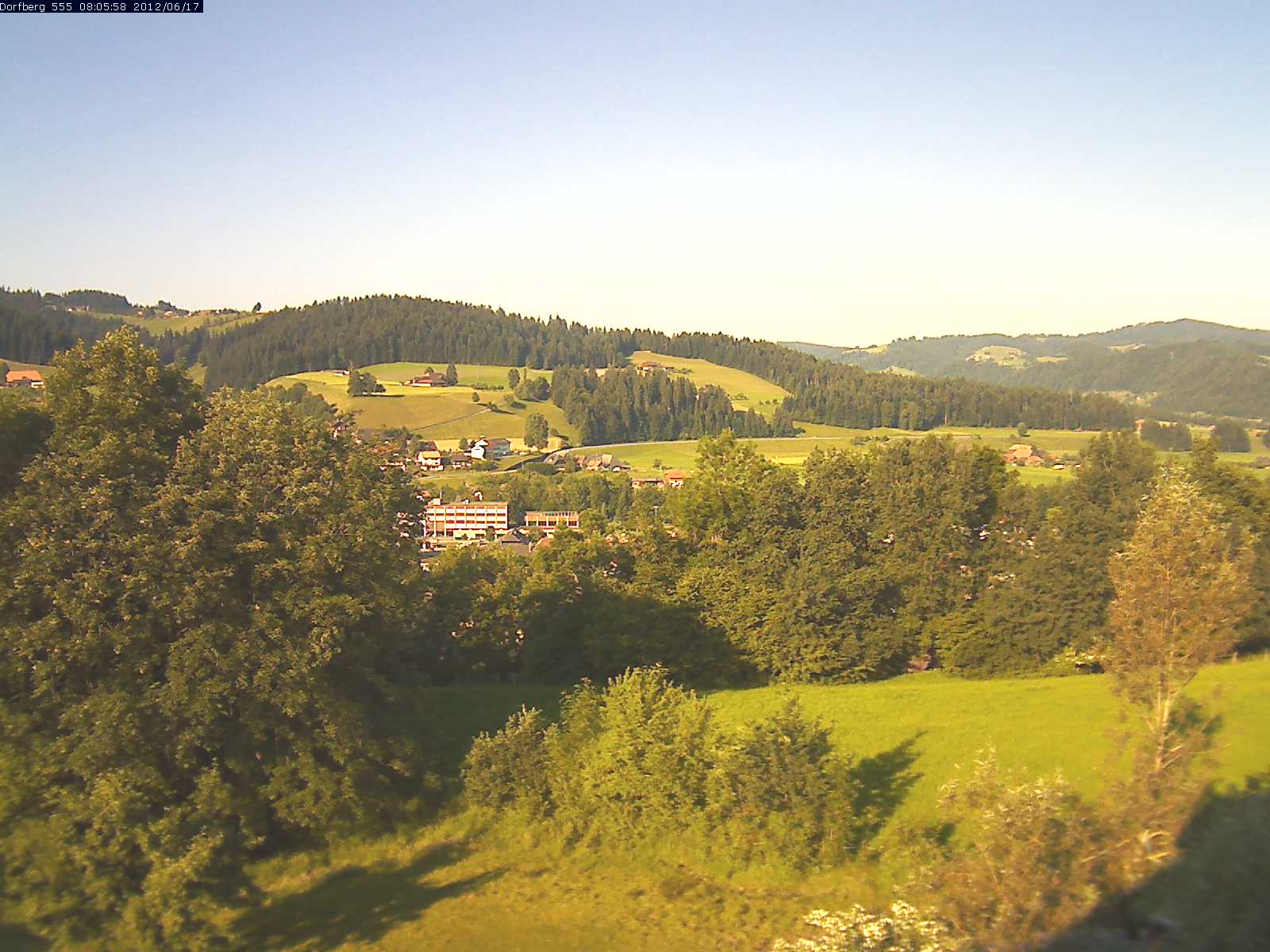 Webcam-Bild: Aussicht vom Dorfberg in Langnau 20120617-080600