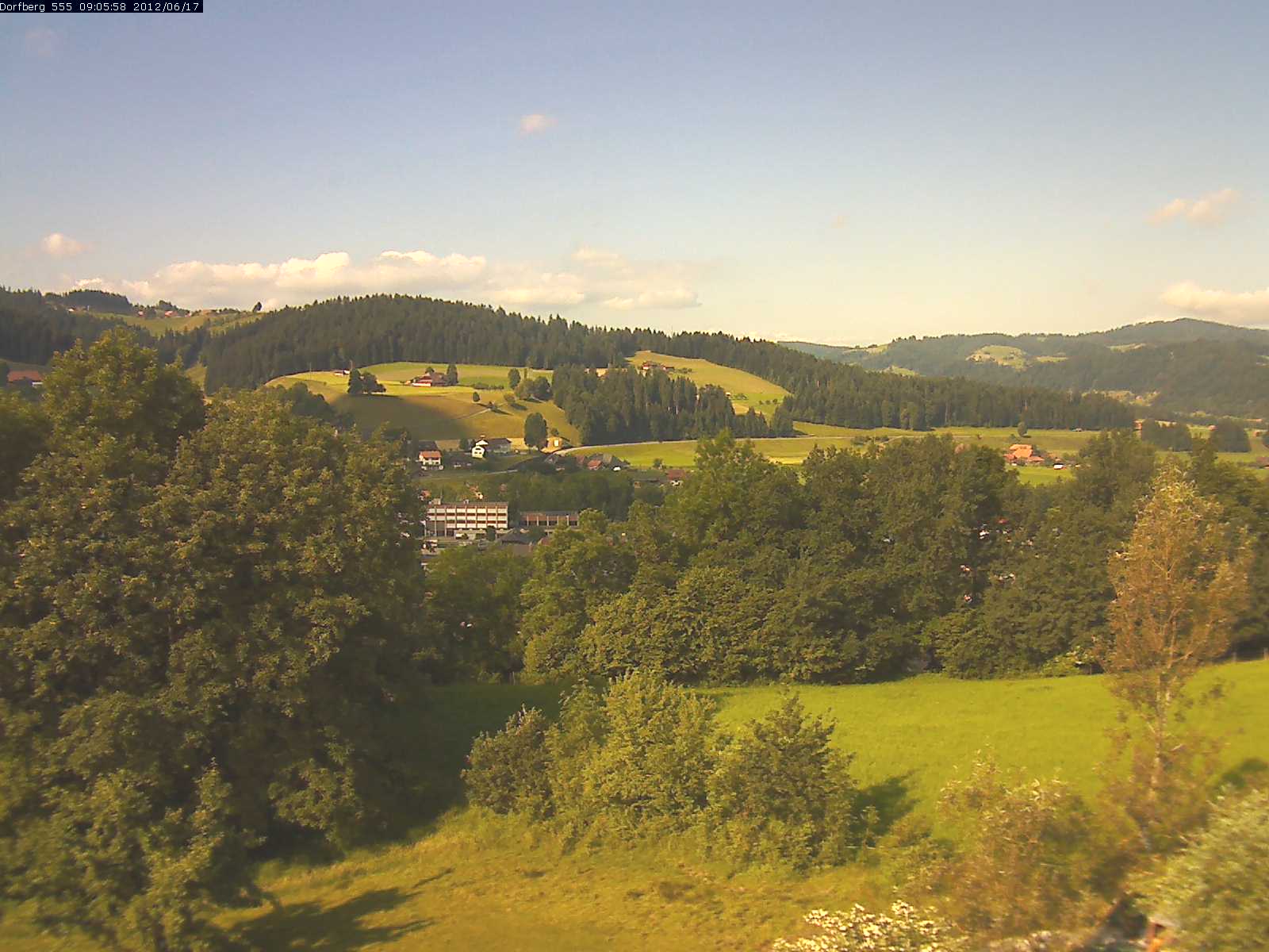 Webcam-Bild: Aussicht vom Dorfberg in Langnau 20120617-090600