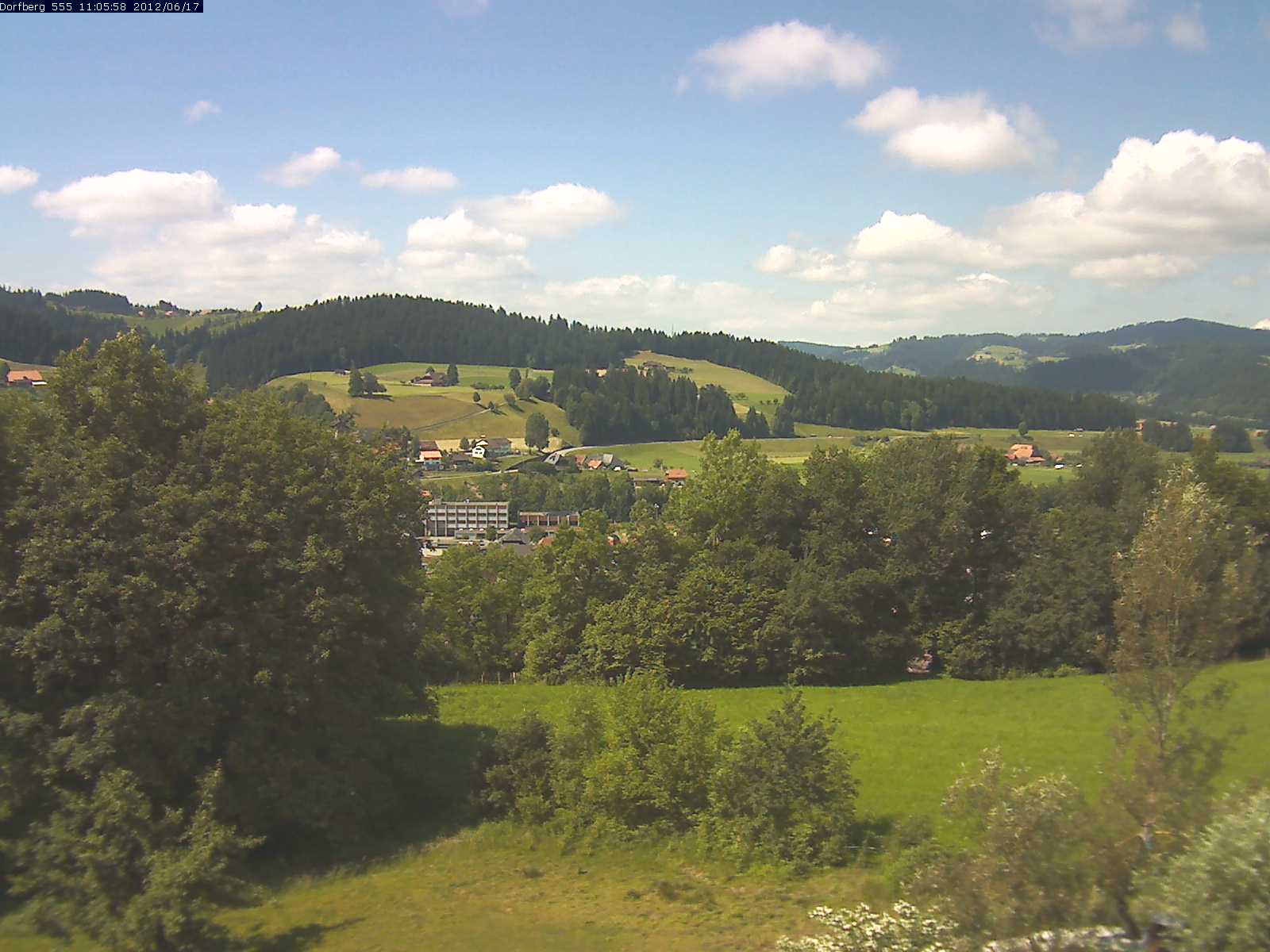 Webcam-Bild: Aussicht vom Dorfberg in Langnau 20120617-110600