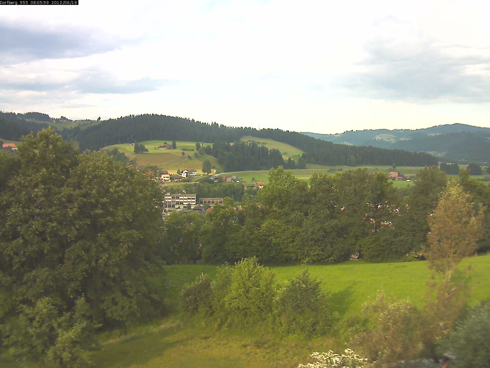 Webcam-Bild: Aussicht vom Dorfberg in Langnau 20120618-080600