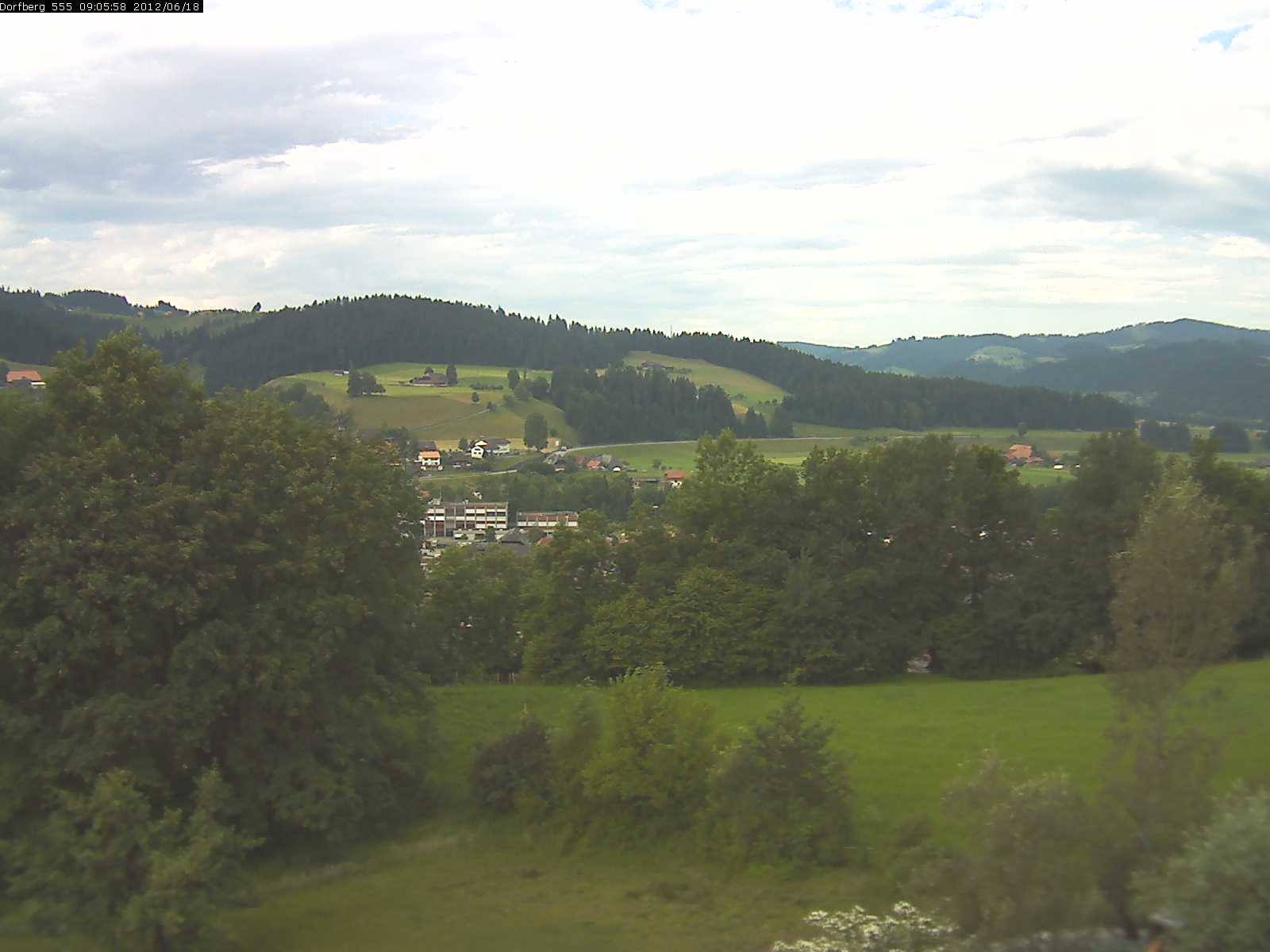 Webcam-Bild: Aussicht vom Dorfberg in Langnau 20120618-090600