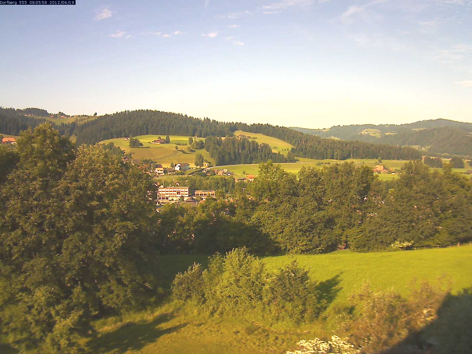 Webcam-Bild: Aussicht vom Dorfberg in Langnau 20120619-080600