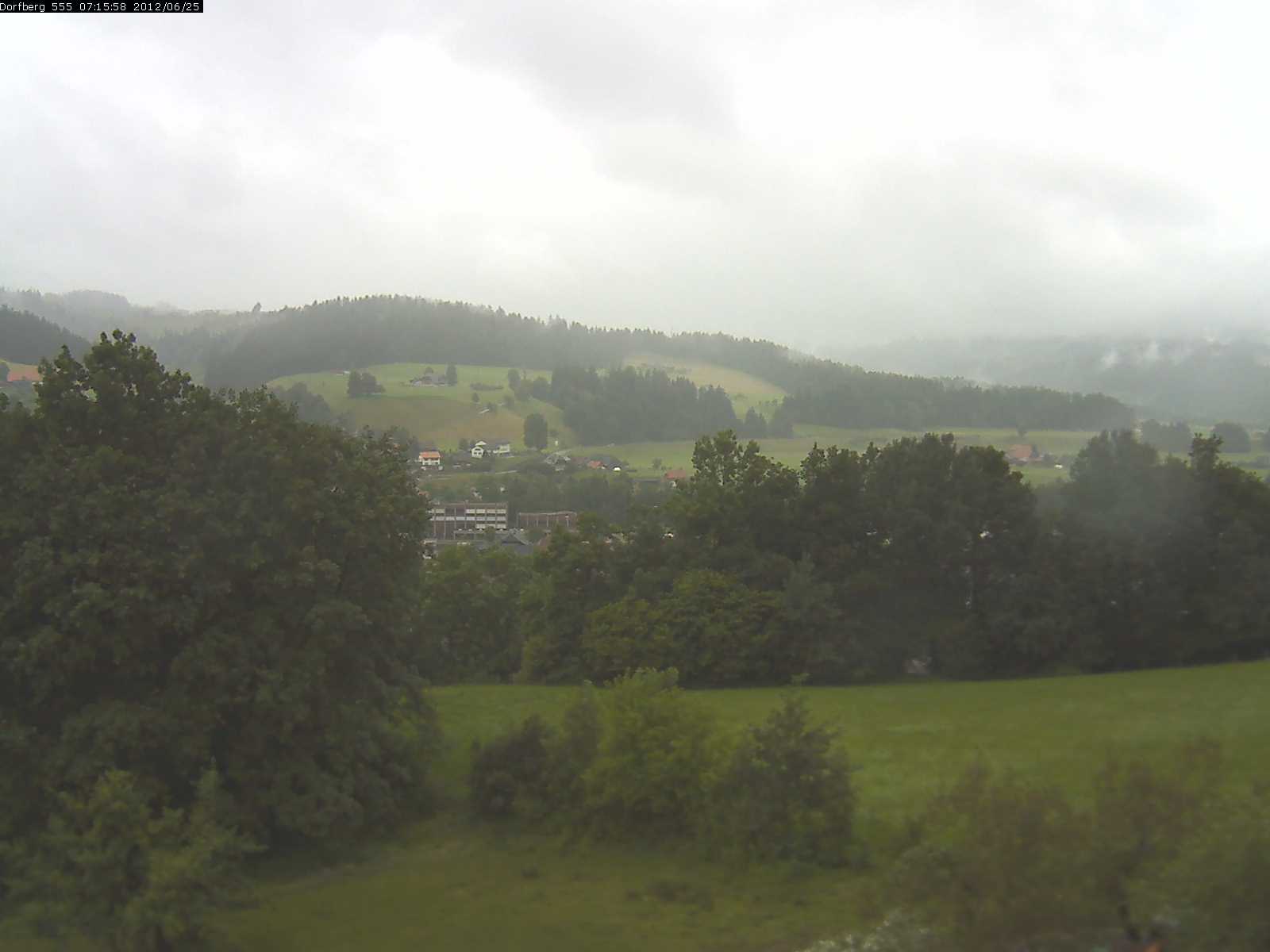 Webcam-Bild: Aussicht vom Dorfberg in Langnau 20120625-071600