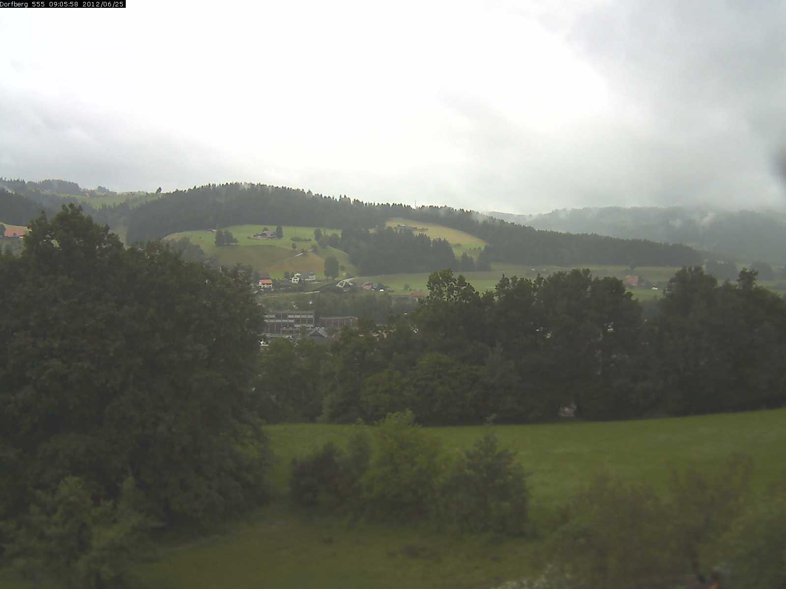 Webcam-Bild: Aussicht vom Dorfberg in Langnau 20120625-090600