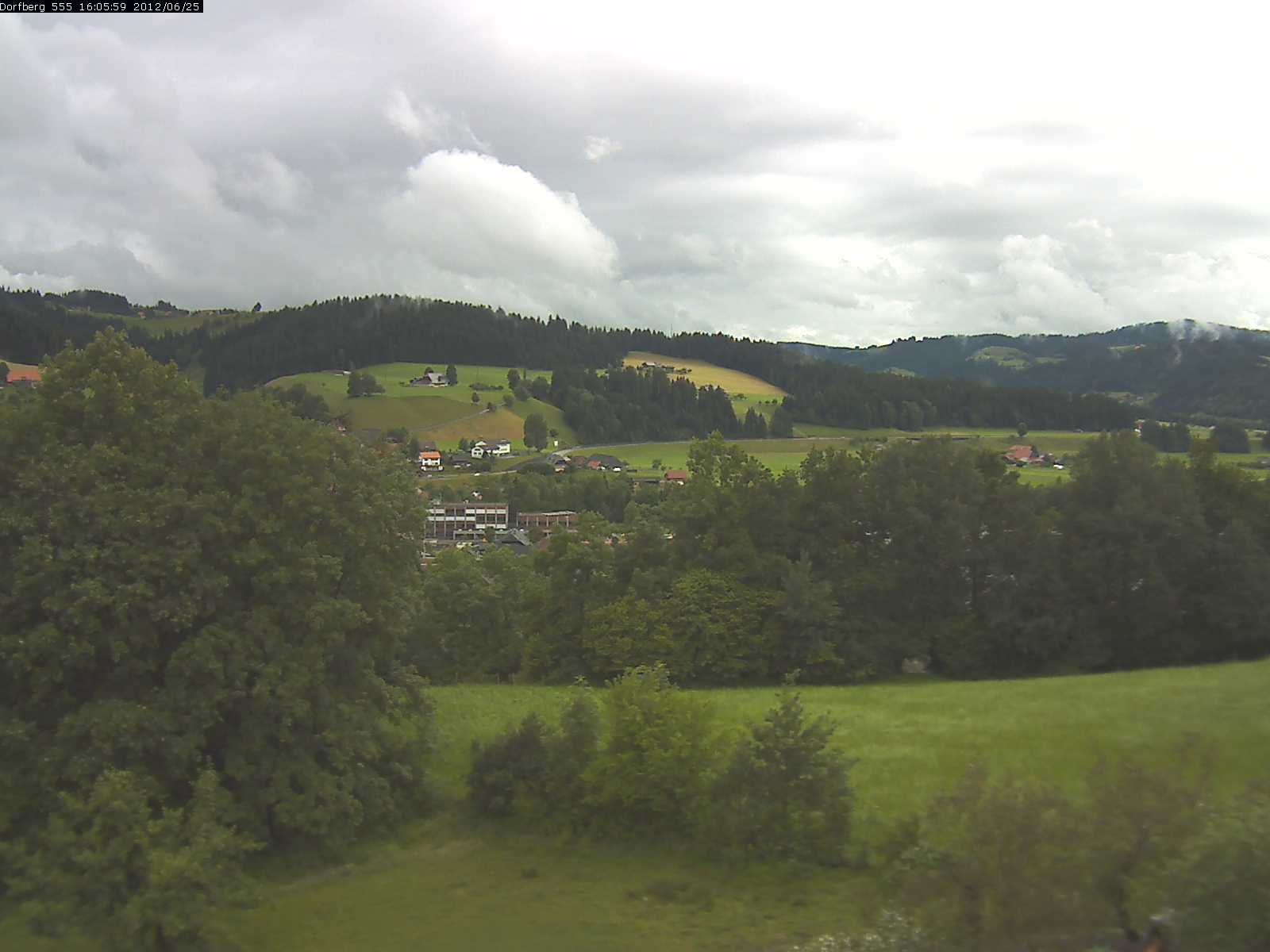 Webcam-Bild: Aussicht vom Dorfberg in Langnau 20120625-160600