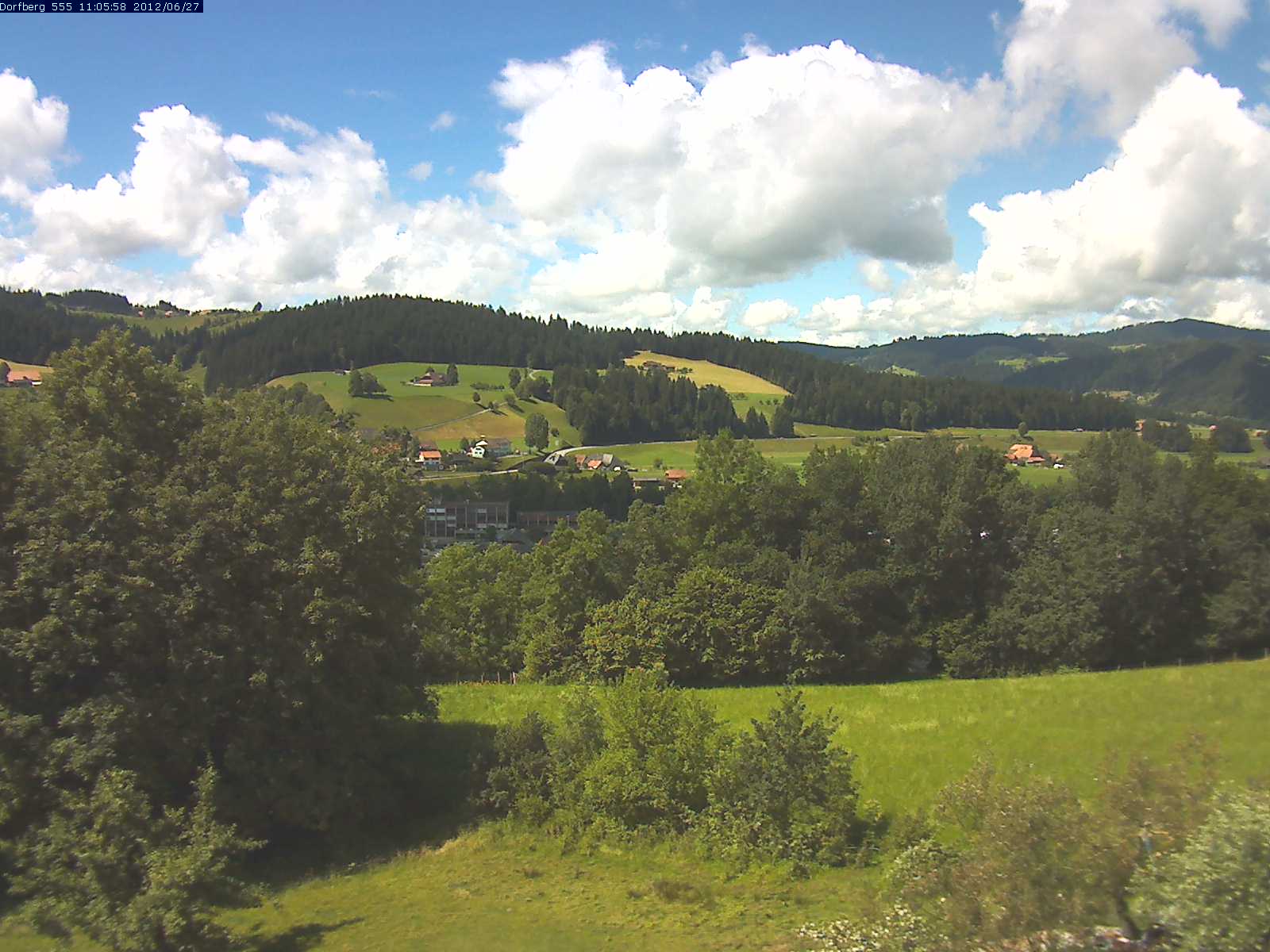 Webcam-Bild: Aussicht vom Dorfberg in Langnau 20120627-110600