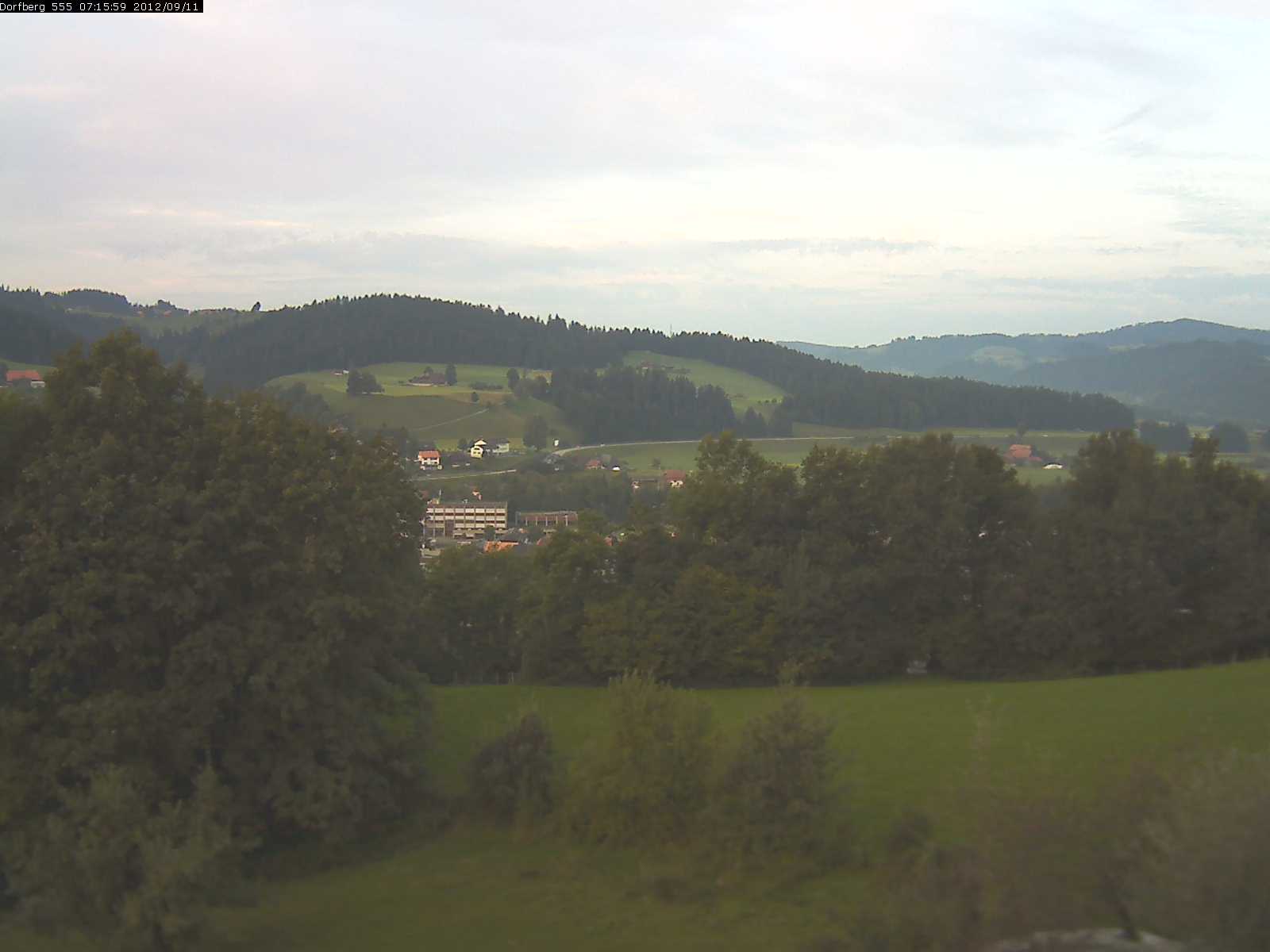 Webcam-Bild: Aussicht vom Dorfberg in Langnau 20120911-071600